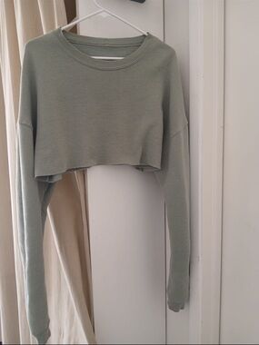 ALO Yoga Cropped Crewneck Sweatshirt in Sage